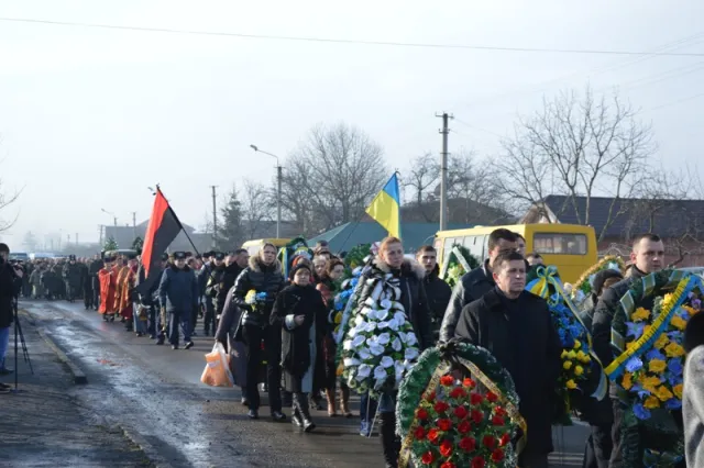 В Івано-Франківську прощалися з волонтером-медиком Ярославом Чомком, який загинув у зоні АТО (Фоторепортаж) — фото 8