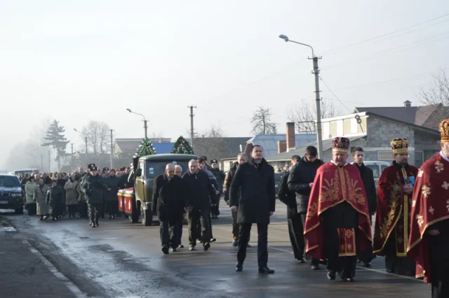 В Івано-Франківську прощалися з волонтером-медиком Ярославом Чомком, який загинув у зоні АТО (Фоторепортаж) — фото 10