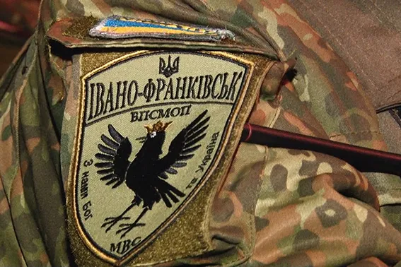 Зведений загін міліціонерів на Прикарпатті зустріли хлібом-сіллю (Фото) — фото 5