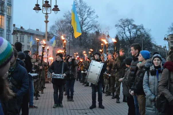 Франківці вшанували пам’ять героїв бою під Крутами смолоскипною ходою (Фоторепортаж) — фото 5