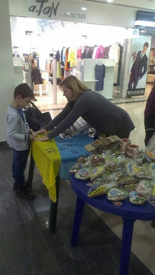 Волонтери напекли і продали пряників для АТО на 11 200 гривень (Фото) — фото 1