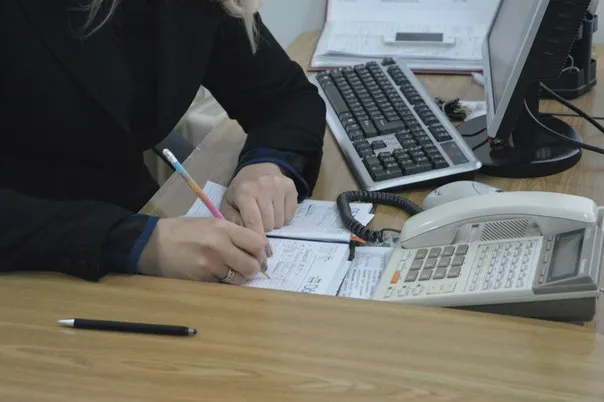 Голова Івано-Франківської облради втік від людей, що прийшли на скаргу? (Фото) — фото 7