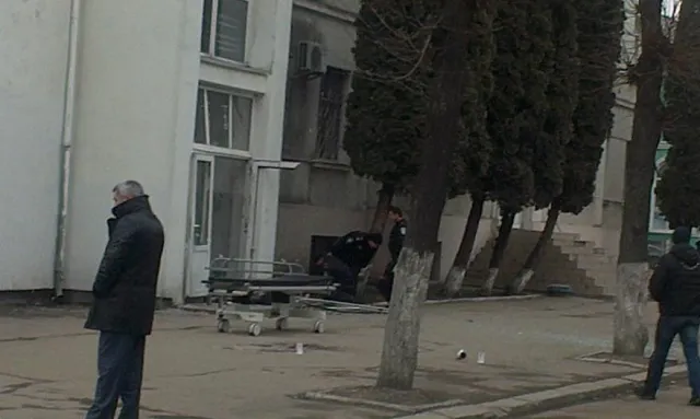Біля пологового будинка вибухнула граната: одна людина загинула, одна травмована (Фото) + (Відео) — фото 2