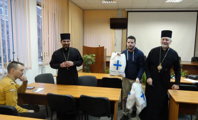 Священики Івано-Франківської архієпархії УГКЦ відвідали поранених бійців (Фото) — фото 4