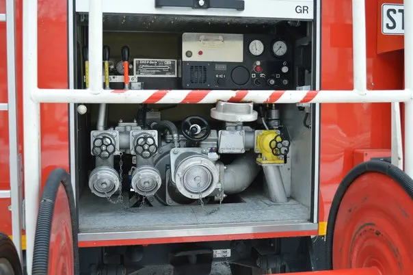 Франківські рятувальники отримали сучасний пожежний автомобіль з Німеччини (Фото) — фото 6