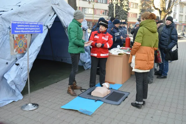 Іванофранківців навчали, як поводитись в надзвичайних ситуаціях (Фоторепортаж) — фото 13