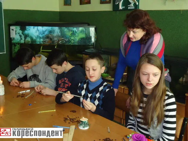 Діти учасників АТО робили валентинки для тата (ФОТО) — фото 1