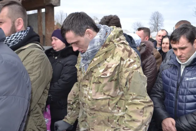 На Прикарпатті в останню дорогу провели «кіборга» Володимира Суслика (фоторепортаж) — фото 4