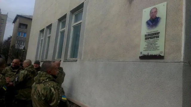 В Івано-Франківську відкрили пам'ятну дошку бійцю, який загинув на горі Карачун (фоторепортаж) — фото 15
