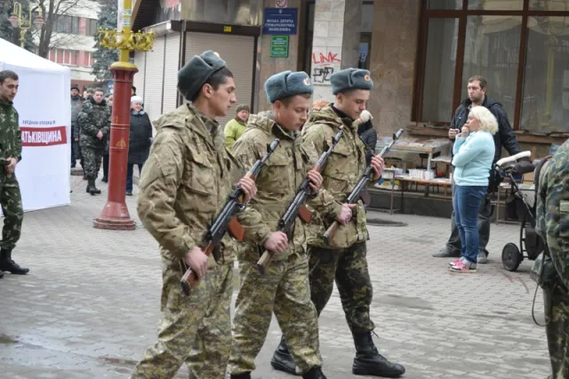 В Івано-Франківську в останню путь провели Андрія Прошака (фото) — фото 25