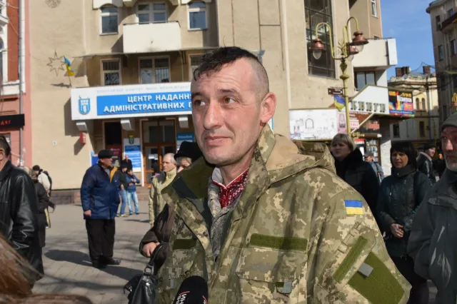 Ще не вмерла України... На Вічевому майдані виконали гімн України (фоторепортаж) + (відео) — фото 7