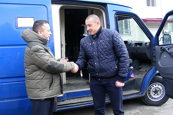 Франківським міліціонерам подарували броньований автомобіль (фото) — фото 2