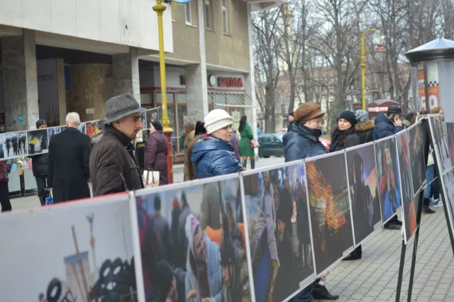 В центрі міста просто неба відкрилася виставка українських фотографів «HUMAN FACTOR. LAST EDITION» (фоторепортаж) — фото 9