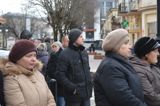 В Івано-Франківську провели в останню дорогу 33-річного бійця ДУКу Дмитра Ломея (фоторепортаж) — фото 2