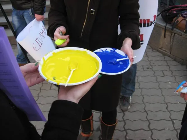 На вічевому майдані провела акцію під назвою «Україна - це ти!» — фото 1