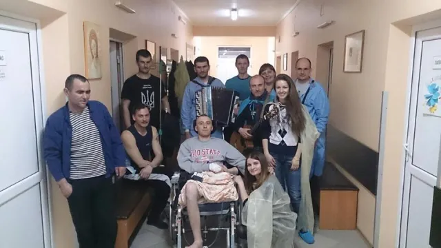 Франківський гурт «Цвіт кульбаби» співав для поранених бійців (фоторепортаж) — фото 2