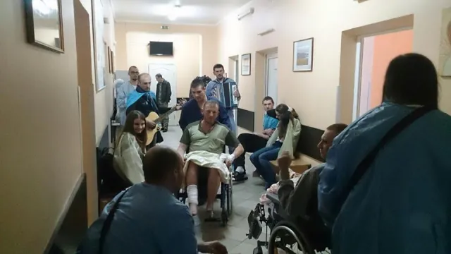 Франківський гурт «Цвіт кульбаби» співав для поранених бійців (фоторепортаж) — фото 5