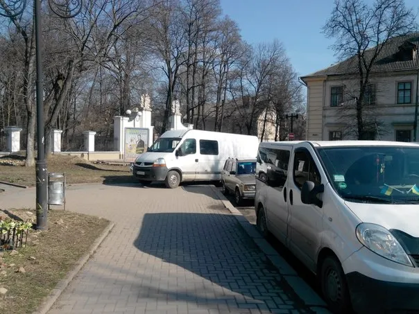 Жителів Франківська обурив кричущий випадок порушення правил дорожнього руху (фото) — фото 1