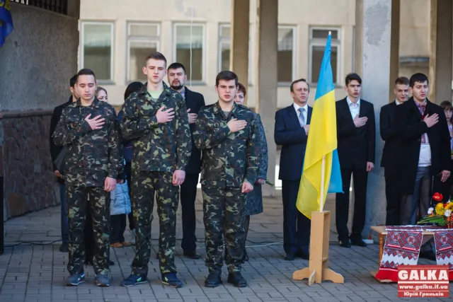 У Франківську встановили анотаційну дошку Герою Небесної Сотні, Василю Мойсею (фото) — фото 7