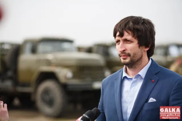 Директор скандального “Вамбуду”передав бійцям АТО три автомобілі — фото 7