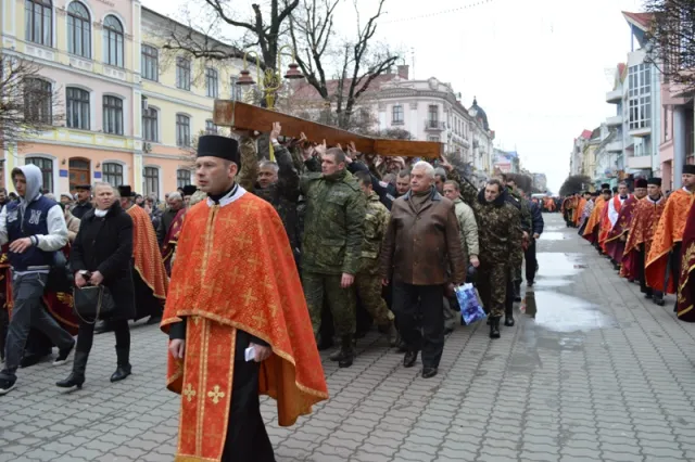 У Івано-Франківську відбулася Хресна Дорога (фото) — фото 5