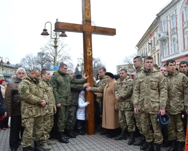 У Івано-Франківську відбулася Хресна Дорога (фото) — фото 6
