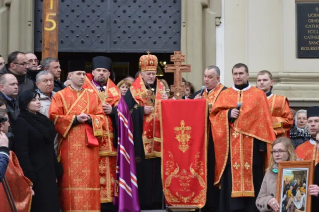 У Івано-Франківську відбулася Хресна Дорога (фото) — фото 8