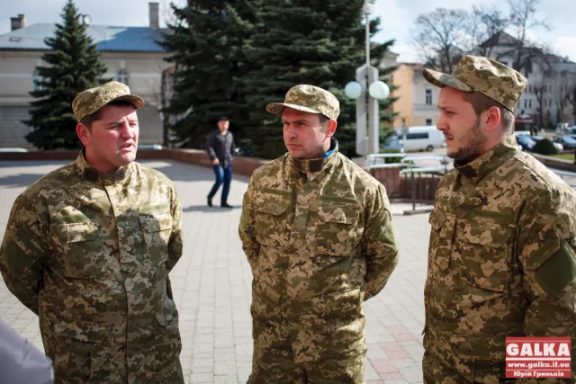 До Гончарука знову приїхали обурені активісти з Рожнятівщини (фото) — фото 4