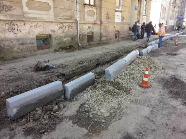 По вулиці Рєпіна у Івано-Фпанківську проводять капітальний ремонт дороги (фото) — фото 2