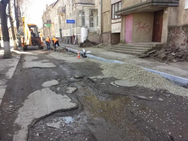 По вулиці Рєпіна у Івано-Фпанківську проводять капітальний ремонт дороги (фото) — фото 4