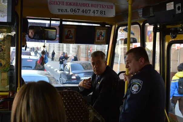 Повертаючись з рейду до міськради, Анушкевичус потрапив у затор (фото) — фото 2