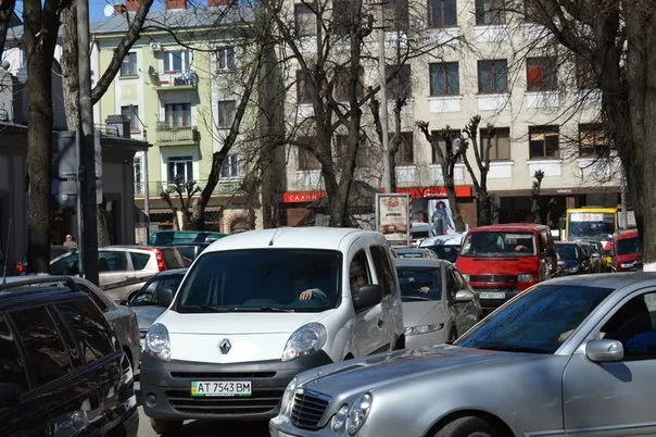 Повертаючись з рейду до міськради, Анушкевичус потрапив у затор (фото) — фото 9