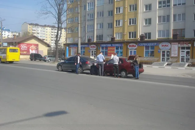 На Великдень у Франківську не обійшлося без ДТП (фото) — фото 2