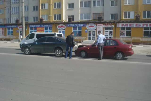 На Великдень у Франківську не обійшлося без ДТП (фото) — фото 6