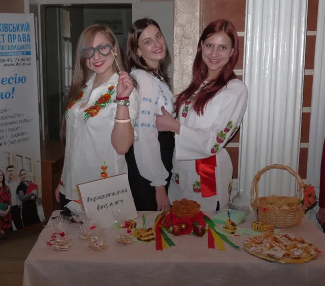 В медуніверситеті провели благодійний ярмарок (фоторепортаж) — фото 3