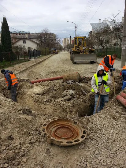 У Франківську по вулиці Кисілевської проводять капітальний ремонт дроги (фото) — фото 10