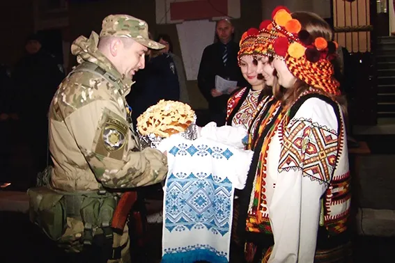 У Франківську зустрічали зведений загін правоохоронців з зони АТО (фото+відео) — фото 3