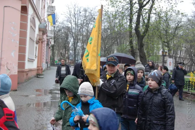 У Франківську на фасаді кінотеатру «Люм’єр» встановили анотаційну дошку про Юліана Дороша (фото) — фото 2