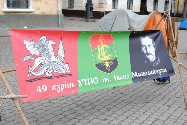 Посеред Франківська "виросло" наметове містечко (фото) — фото 7