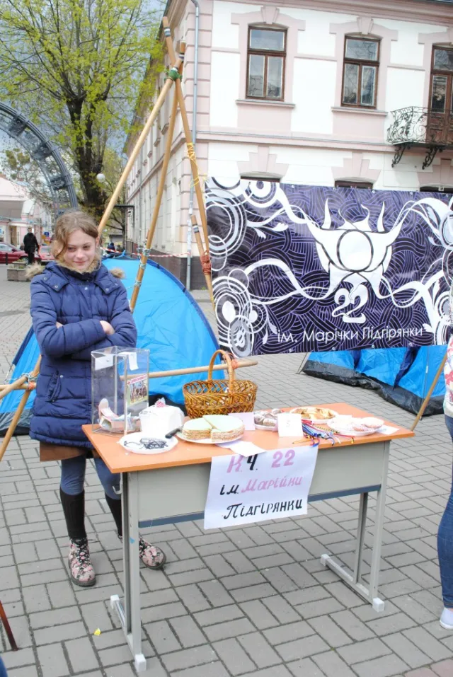 Посеред Франківська "виросло" наметове містечко (фото) — фото 8