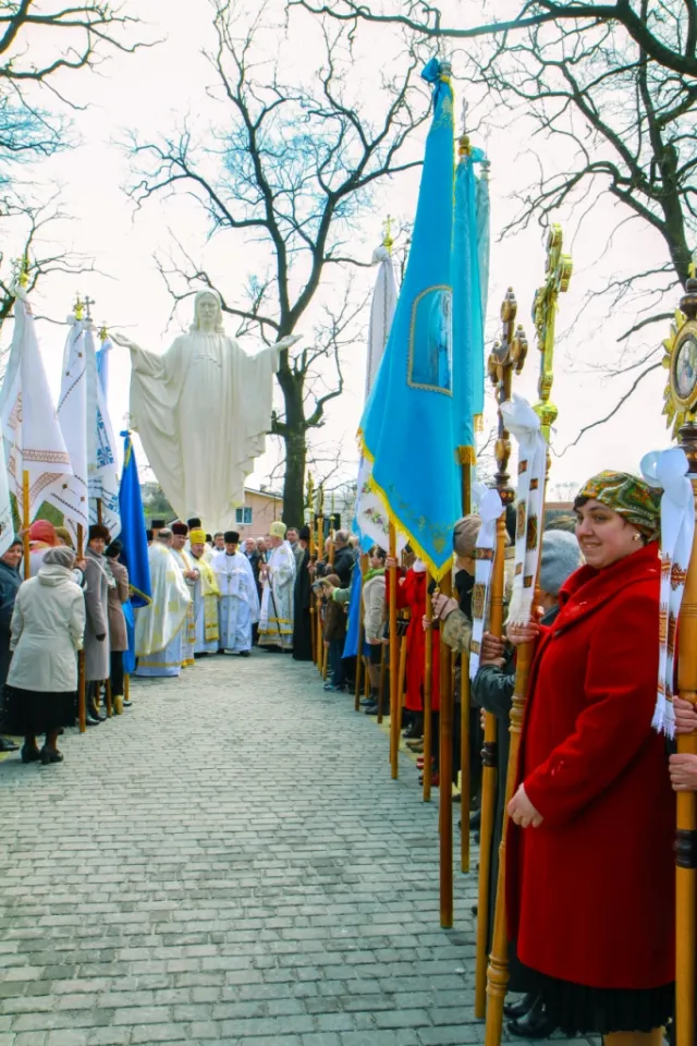 На Прикарпатті освятили найвищу в Україні статую Ісуса Христа (фото) — фото 1