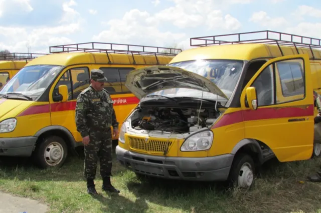 В зону АТО передали понад 170 автомобілів (фоторепортаж) — фото 7