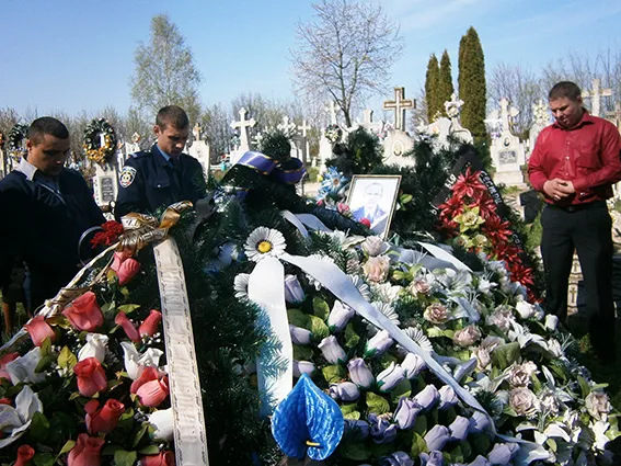 Правоохоронці вшанували пам'ять убитого колеги (фото) — фото 2