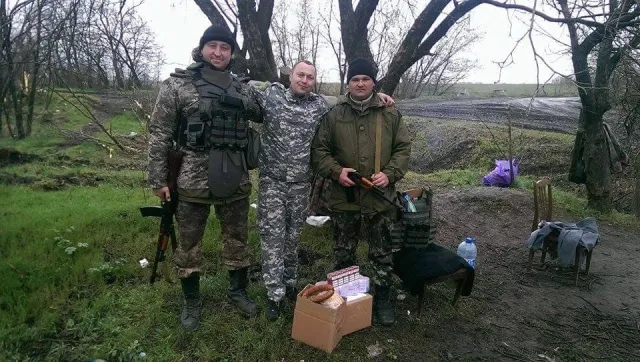 Прикарпатські волонтери під вогнем противника доставили допомогу для бійців АТО (фото) — фото 1