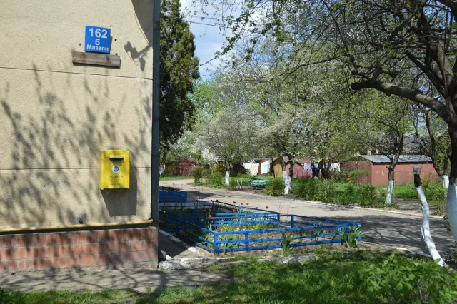 Іванофранківці продовжують розмальовувати місто у кольори державного прапора (фото) — фото 1