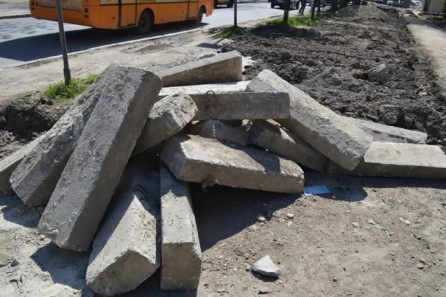 В Івано-Франківську облаштовують доріжку та парковку біля дитлікарні (фото) — фото 1