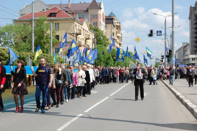 У Франківську страйкували проти підняття тарифів на комунальні послуги (фото) — фото 12