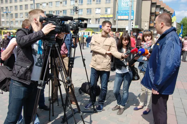 У Франківську страйкували проти підняття тарифів на комунальні послуги (фото) — фото 3