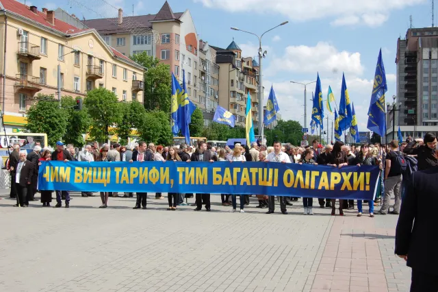 У Франківську страйкували проти підняття тарифів на комунальні послуги (фото) — фото 9