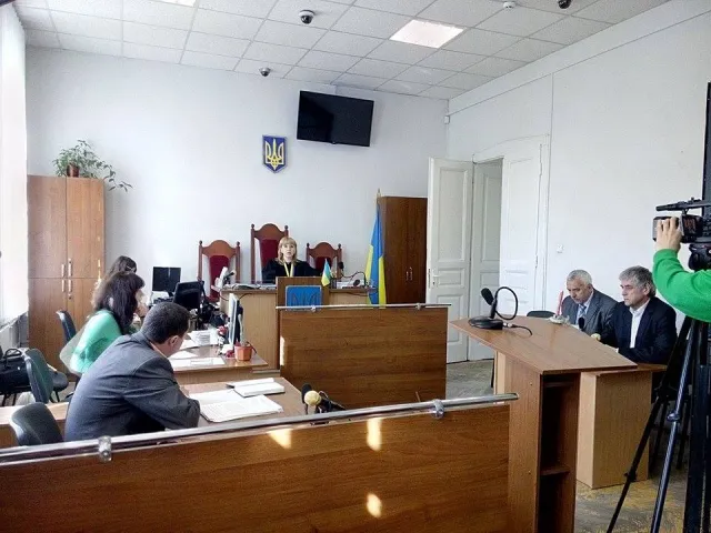Хабарник Чупірчук не прийшов до суду (фото+відео) — фото 2
